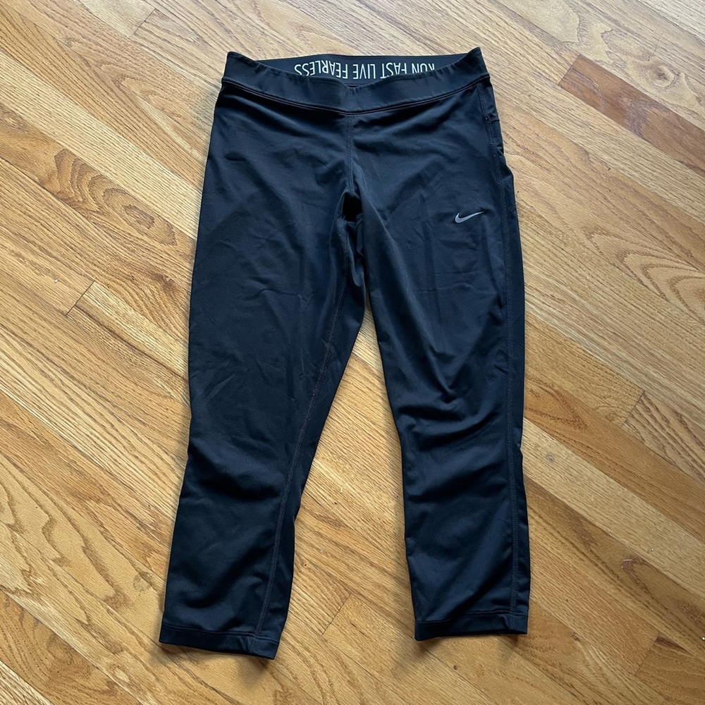 Nike Women’s mid-rise leggings